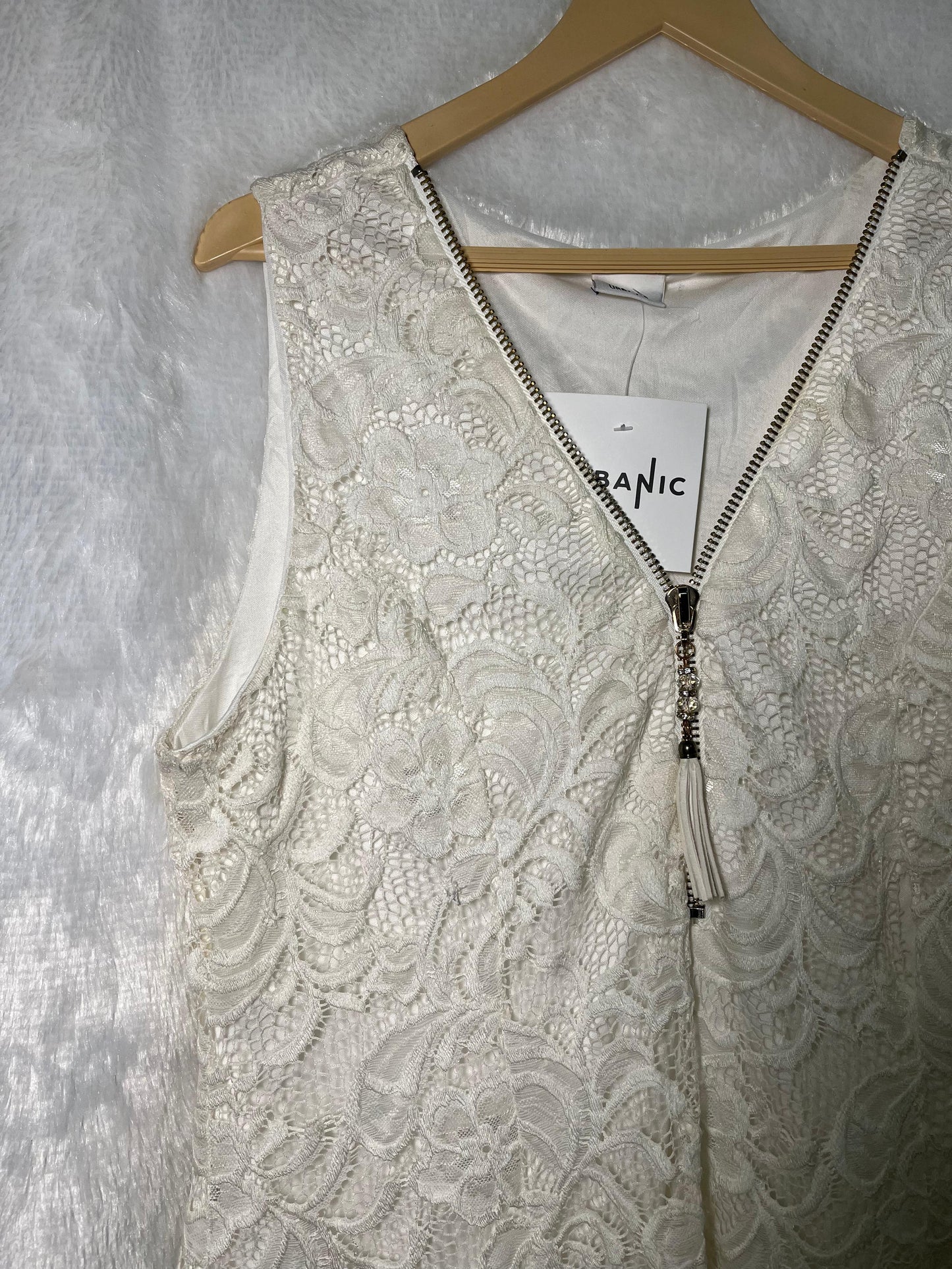 Delicate White Lace Sleeveless Blouse