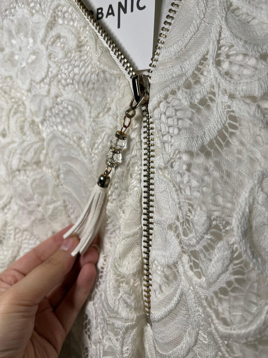 Delicate White Lace Sleeveless Blouse